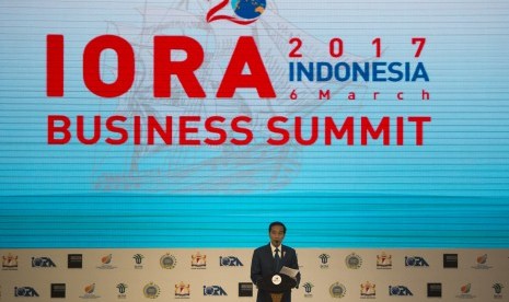 Presiden Joko Widodo memberi sambutan saat membuka Business Summit dalam rangkaian KTT IORA ke-20 tahun 2017 di Jakarta Convention Center, Jakarta, Senin (6/3). 