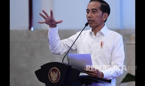 Presiden Joko Widodo memberi sambutan saat meresmikan pengoperasian Palapa Ring di Istana Merdeka, Jakarta, Senin (14/10/2019). 