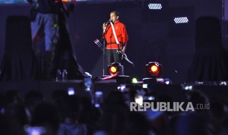  Presiden Joko Widodo memberi sambutan sekaligus membuka acara hitung mundur Asian Games 2018 di Monumen Nasional, Jakarta, Jumat (18/8).