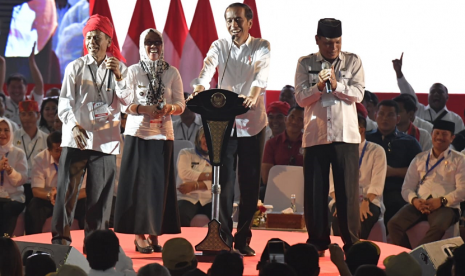 Presiden Joko Widodo memberikan arahan dalam Silaturahmi Nasional Pemerintahan Desa se-Indonesia di Jakarta, Rabu (10/4/2019). Presiden Joko Widodo berkomitmen mengalokasikan dana operasional untuk kepala desa dan akan menyederhanakan format laporan pertanggung jawaban dana desa. 