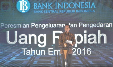 Presiden Joko Widodo memberikan arahan saat peluncuran uang rupiah kertas dan logam tahun emisi 2016 di Gedung Bank Indonesia, Jakarta, Senin (19/12).