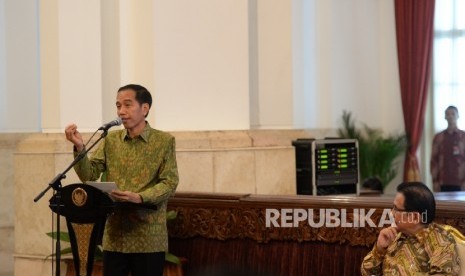 Presiden Joko Widodo memberikan arahan saat penutupan Musrenbangnas 2016 di Istana Negara, Rabu (11/5). (Republika/ Wihdan)