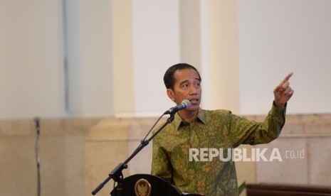  Presiden Joko Widodo memberikan arahan saat penutupan Musrenbangnas 2016 di Istana Negara, Rabu (11/5). (Republika/ Wihdan)