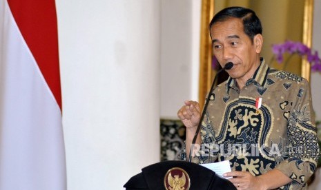 Presiden Joko Widodo memberikan keterangan kepada awak media di Istana Kepresidenan Bogor, Jawa Barat, Kamis (22/8/2019).