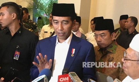 Presiden Joko Widodo memberikan keterangan pers terkait UU MD3 usai menghadiri Rakernas Majelis Dzikir Hubbul Wathon, Rabu (21/2).