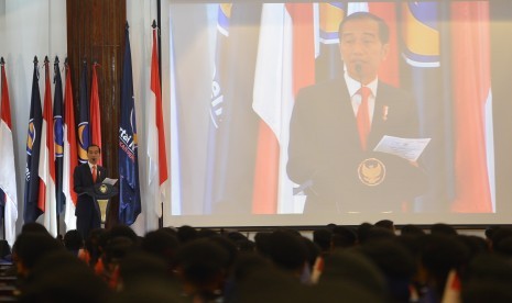 President Joko Widodo delivers public lecture at State Defense Academy of the NasDem Party, Jakarta, Monday (July 16).