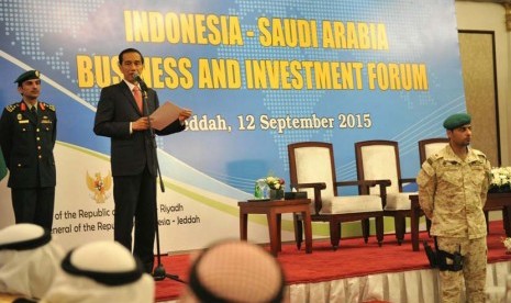 Presiden Joko Widodo memberikan pidato dalam acara Indonesia-Saudi Arabia Business and Investment Forum di Jeddah, Arab Saudi, Sabtu (12/9).