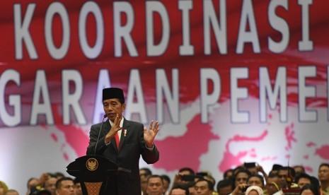 Presiden Joko Widodo memberikan pidato dalam acara Rakornas Penyelenggaraan Pemerintahan Desa 2019 di Jakarta, Rabu (20/2/2019). 