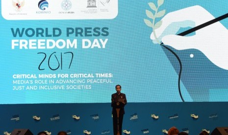 Presiden Joko Widodo memberikan pidato ketika menghadiri acara peyerahan penghargaan UNESCO/Guillermo Cano World Press Freedom Prize 2017 dalam World Press Freedom Day (WPFD) 2017 di Jakarta Convention Center, Jakarta, Rabu (3/5).