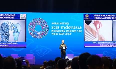 Presiden Joko Widodo memberikan pidato sambutan dalam acara Bali Fintech Agenda di Nusa Dua, Bali pada Kamis (11/10). 