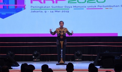 Presiden Joko WIdodo memberikan sambutan ketika membuka acara Musyawarah Perencanaan Pembangunan Nasional (Musrenbangnas) 2019 di Jakarta, Kamis (9/5/2019). 