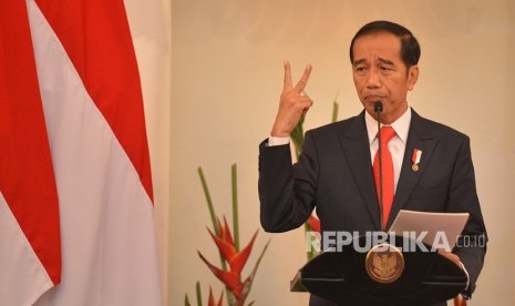 Presiden Joko Widodo memberikan sambutan ketika membuka rapat kerja Kepala Perwakilan Republik Indonesia (KEPPRI) di Gedung Pancasila, Kemenlu, Jakarta, Senin (12/2).