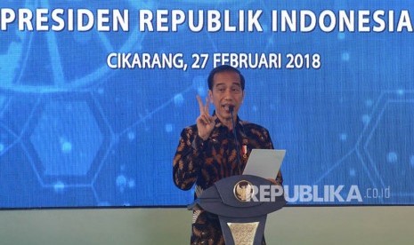 President Joko Widodo inaugurates a plant producing biological products and raw materials for medicines belonging to PT Kalbio Global Medika which is the subsidiary of PT Kalbe Farma Tbk. in Cikarang, Tuesday.