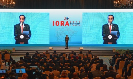 Presiden Joko Widodo memberikan sambutan ketika pembukaan KTT Indian Ocean Rim Association (IORA) ke-20 tahun 2017 di Jakarta Convention Center, Jakarta, Selasa (7/3). 