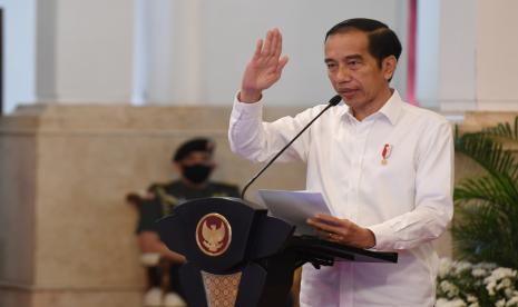 Presiden Joko Widodo (Jokowi) menekankan jajarannya agar bekerja keras memulihkan kondisi ekonomi di tengah pandemi covid saat ini. 