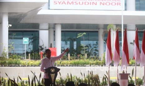 Presiden Joko Widodo memberikan sambutan saat meresmikan Terminal Baru Bandara Syamsudin Noor di Banjarbaru, Kalimantan Selatan, Rabu (18/12/2019).