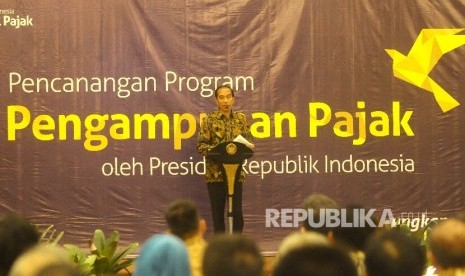 Presiden Joko Widodo memberikan sambutannya saat Pencanangan Pengampunan Pajak di kantor Direktorat Jenderal Pajak Kementerian Keuangan, Jakarta, Jumat (1/7)