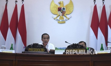 Presiden Joko Widodo memimpin rapat terbatas (ratas) di Kantor Presiden, Jakarta, Rabu (4/9/2019).