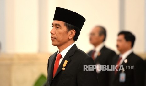 Presiden Joko Widodo mempimpin upaca pelantikan Dewan Pengawas serta Dewan Direksi BPJS Kesehatan dan Ketenagakerjaan di Istana Negara, Jakarta, Selasa (23/2). 