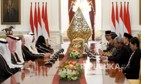  Presiden Joko Widodo menerima kunjungan kehormatan dari Majeis Al Syura Kerajaan Arab Saudi di Istana Merdeka, Jakarta, Kamis (16/2).