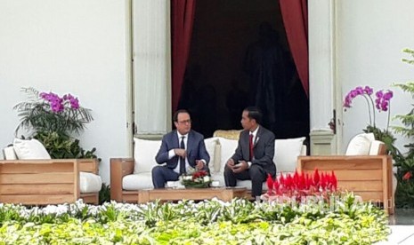 Presiden Joko Widodo menerima kunjungan Presiden Perancis François Hollande di Istana Negara, Rabu (29/3). 