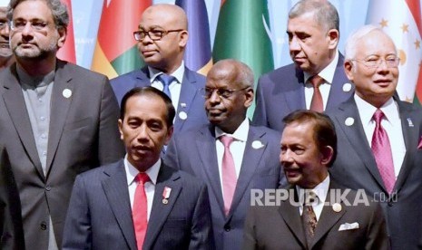 Presiden Joko Widodo menghadiri KTT luar biasa OKI di Istanbul, Turki, Rabu (13/12).