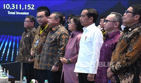 Presiden Joko Widodo menghadiri Peresmian Pembukaan Perdagangan  Bursa Efe Indonesia Tahun 2023, Senin (2/1/2023).  Turut hadir dalam acara ini Menteri Keuangan Sri Mulyani dan Ketua Dewan Komisioner OJK Mahendra Siregar. 