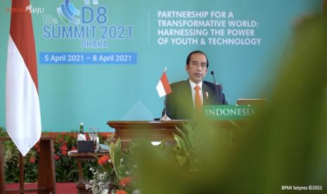 Presiden Joko Widodo menghadiri secara virtual Konferensi Tingkat Tinggi (KTT) Developing Eight (D-8) dari Istana Negara, Jakarta (8/4).