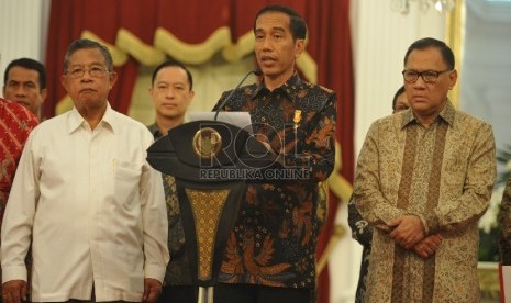 Presiden Joko Widodo mengumumkan paket kebijakan ekonomi pemerintah di Istana Negara, Jakarta, Rabu (9/9).