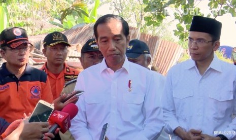 Presiden Joko Widodo meninjau Nusa Tenggara Barat pascagempa 6,4 skala richter.