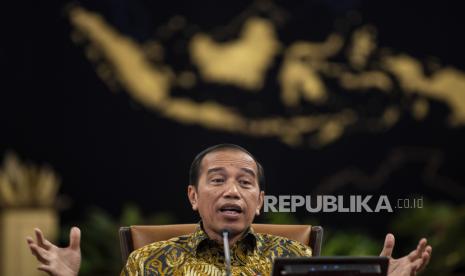 Presiden Joko Widodo menyampaikan keterangan pers di Istana Negara, Jakarta. Penerbitan Perppu Cipta Kerja hingga kini menuai polemik. (ilustrasi)