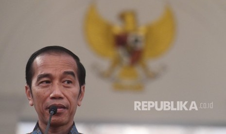 Presiden Joko Widodo menyampaikan keterangan terkait kerusuhan pascapengumunan hasil pemilu 2019 di Istana Merdeka, Jakarta, Rabu (22/5/2019).