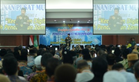 Presiden Joko Widodo menyampaikan paparan sebelum penutupan Pengkajian Ramadan 1439 H yang diselenggarakan oleh PP Muhammadiyah di Kampus Universitas Muhammadiyah Prof Dr Hamka, Ciracas, Jakarta, Selasa (29/5). Kegiatan yang diikuti sekitar seribu peserta tersebut mengangkat tema Keadaban Digital: Dakwah Pencerahan Zaman Milenial. 