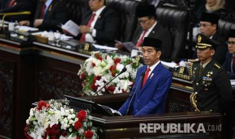  Presiden Joko Widodo menyampaikan Pidato Kenegaraan pada Sidang Tahunan MPR 2018 di Gedung Nusantara, Kompleks Parlemen, Senayan, Jakarta, Kamis (16/8).