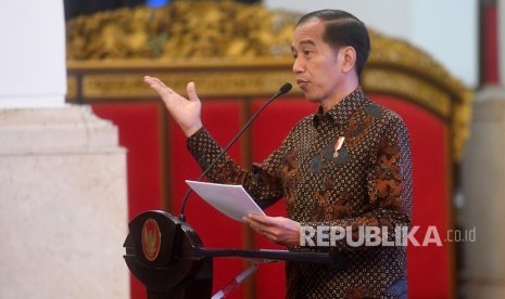 Presiden Joko Widodo menyampaikan pidato sebelum membuka Rakernas Kementerian Agraria dan Tata Ruang/Badan Pertanahan Nasional (ATR/BPN) di Istana Negara, Jakarta, Rabu (6/2/2019). 