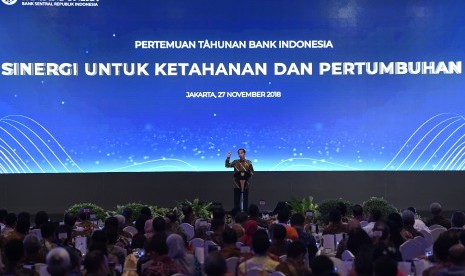 Presiden Joko Widodo menyampaikan sambutan dalam Pertemuan Tahunan Bank Indonesia Tahun 2018 di Jakarta, Selasa (27/11/2018). Dalam kesempatan tersebut, Presiden mengapresiasi langkah Bank Indonesia (BI) yang berupaya menstabilkan nilai tukar rupiah terhadap dolar Amerika.