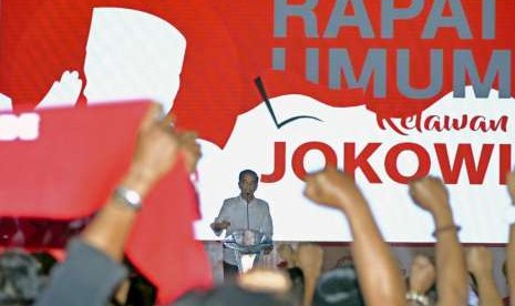 Presiden Joko Widodo menyampaikan sambutan dalam Rapat Umum Relawan Jokowi di Sentul Internasional Convention Center, Kabupaten Bogor, Jawa Barat, Sabtu (4/8).