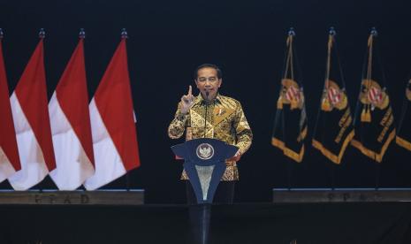 Presiden Joko Widodo menyampaikan sambutan pada Silaturahmi Nasional (Silatnas) Persatuan Purnawirawan TNI AD (PPAD) di Sentul International Convention Center (SICC), Bogor, Jawa Barat,?Jumat (5/8/2022). Silatnas dan HUT?ke-19 PPAD?tersebut mengangkat tema Memperkokoh Persatuan Untuk Kemakmuran Bangsa. 