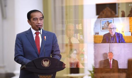 Presiden Joko Widodo menyampaikan sambutan saat membuka pertemuan pendahuluan B20 atau B20 Inception Meeting yang digelar secara virtual dari Istana Kepresidenan Bogor, Jawa Barat, Kamis (27/1/2022). Dalam sambutannya, Presiden Jokowi antara lain mengharapkan kontribusi B20 untuk mempercepat transformasi energi yang juga merupakan salah satu fokus utama Presidensi G20 Indonesia.