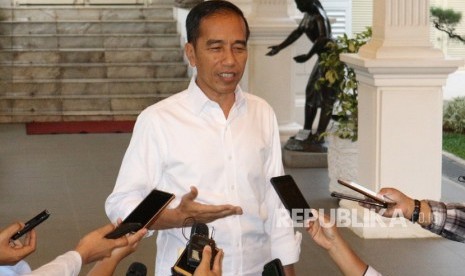 Presiden Joko Widodo menyampaikan tanggapan tentang situasi Wamena di Istana Merdeka, Jakarta, Senin (23/9/2019).