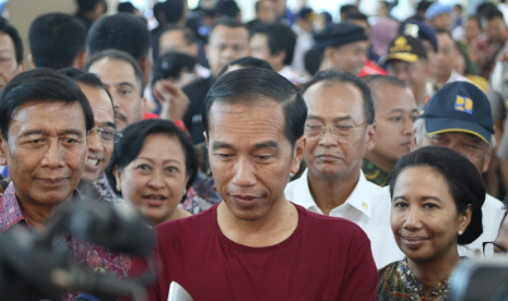 Presiden Joko Widodo meresmikan Kereta Bandara.