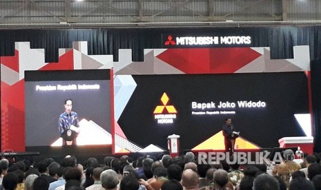 President Joko Widodo inaugurates Mitsubishi Motor Krama Yudha Indonesia (MMKI) newest factory at Cikarang, Bekasi, West Java, on Tuesday (April 25). 