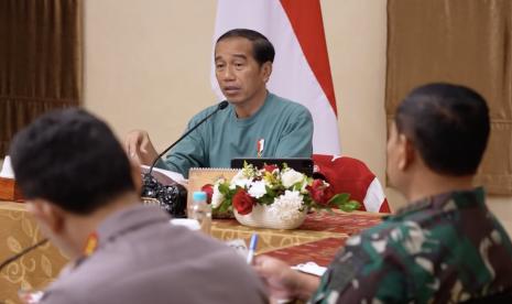 Presiden Joko Widodo pimpin rapat terbatas bersama TNI, Polri, BIN dan jajaran terkait serta Forkopimda, di Papua.