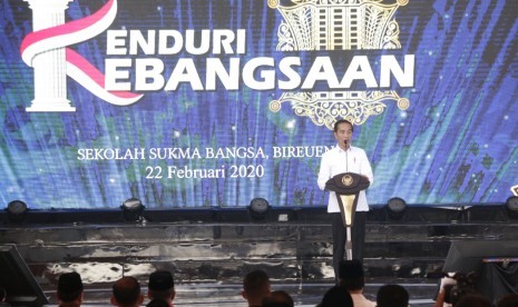 Presiden Joko Widodo saat berpidato di acara Kenduri Kebangsaan yang digelar di Yayasan Sukma, Aceh, Sabtu (22/2).