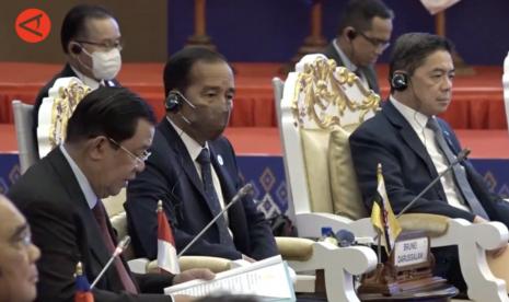 Presiden Joko Widodo saat menghadiri KTT ASEAN 2022 di Phnom Penh, Kamboja, Jumat (11/11/2022).