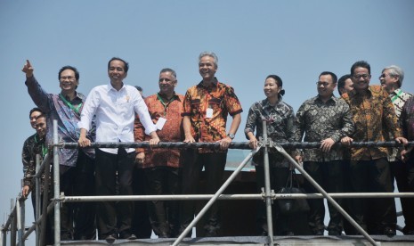 Presiden Joko Widodo saat peresmian proyek PLTU Batang di kawasan Desa Ujung Negoro, Kabupaten Batang, Jawa Tengah, Jumat (28/8).