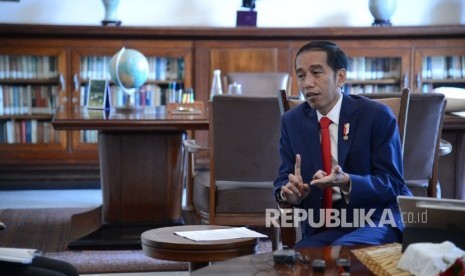 Presiden Joko Widodo saat wawancara dengan Republika di Istana Bogor, Jawa Barat, Senin (29/5).