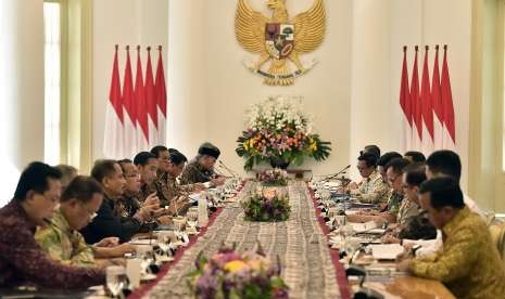 President Joko Widodo (central, left) chairs a limited meeting on Asian Para Games at Bogor Palace, West Java, Friday (Sept 7).