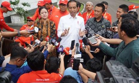 President Joko Widodo (center)