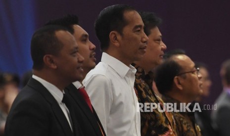 Presiden Joko Widodo (tengah) 